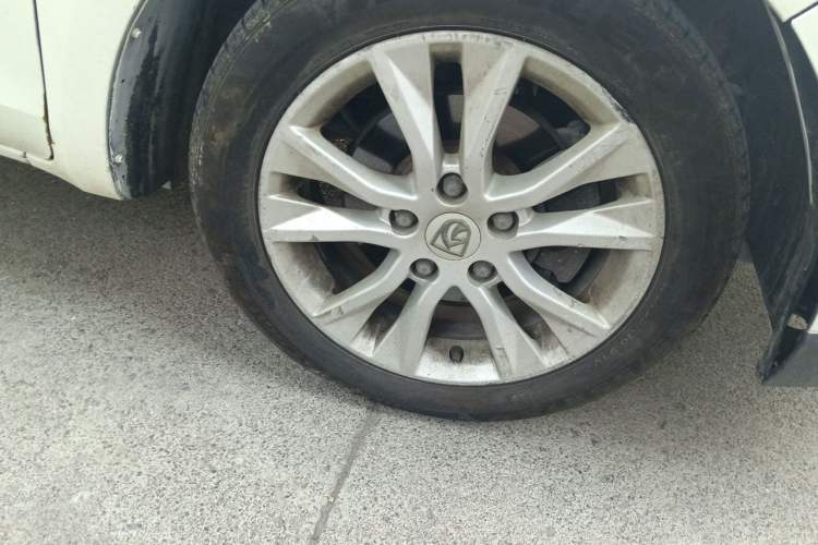 Used Baojun 730 2016 Revised Version 1.5L Manual Standard Model 5 Seats Right Front Wheel Hub