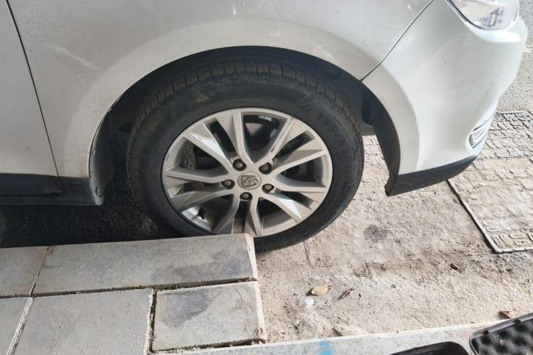 Used Baojun 730 2016 1.5L Manual Comfort Version 7 Seats China V Emission Standard Right Front Wheel Hub