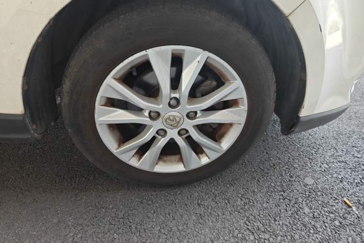 Used Baojun 730 2016 1.5T Manual Luxury Edition 7 Seats Right Front Wheel Hub