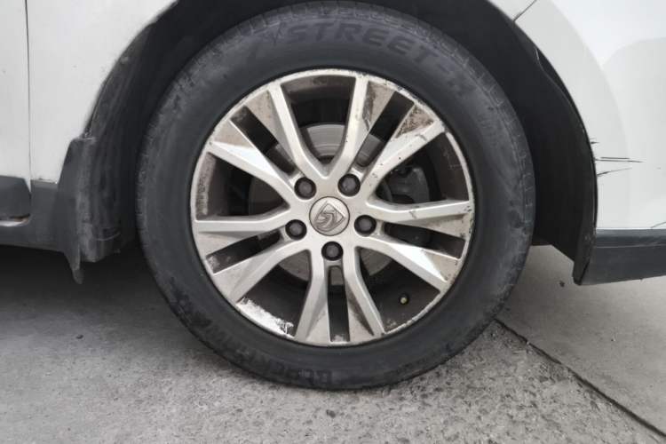 Used Baojun 730 2016 1.5L Manual Comfort Version 7 Seats China V Emission Standard Right Front Wheel Hub
