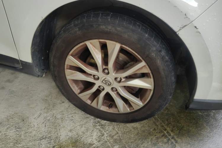 Used Baojun 730 2016 1.5T Manual Comfort Version 7 Seats Right Front Wheel Hub