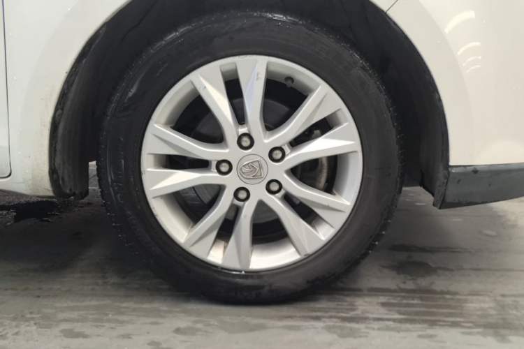 Used Baojun 730 2016 Revised 1.5L Manual Standard Version 7 Seats China V Emission Standard Right Front Wheel Hub