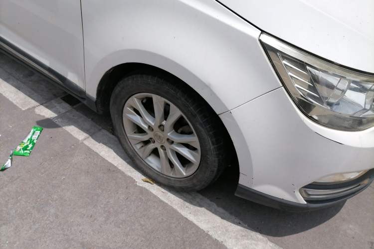 Used Baojun 730 2016 1.5L Manual Comfort Version 7 Seats China V Emission Standard Right Front Wheel Hub