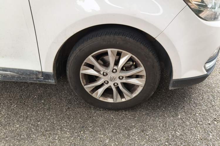 Used Baojun 730 2016 1.8L iAMT Luxury Model 7 Seats Right Front Wheel Hub