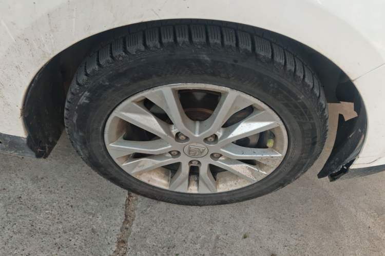 Used Baojun 730 2016 1.5T Manual Luxury Edition 7 Seats Right Front Wheel Hub