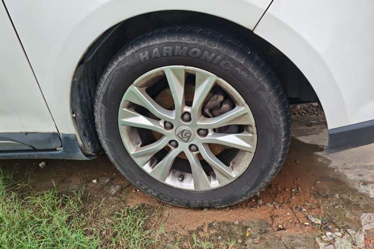 Used Baojun 730 2016 1.5T Manual Luxury Edition 7 Seats Right Front Wheel Hub