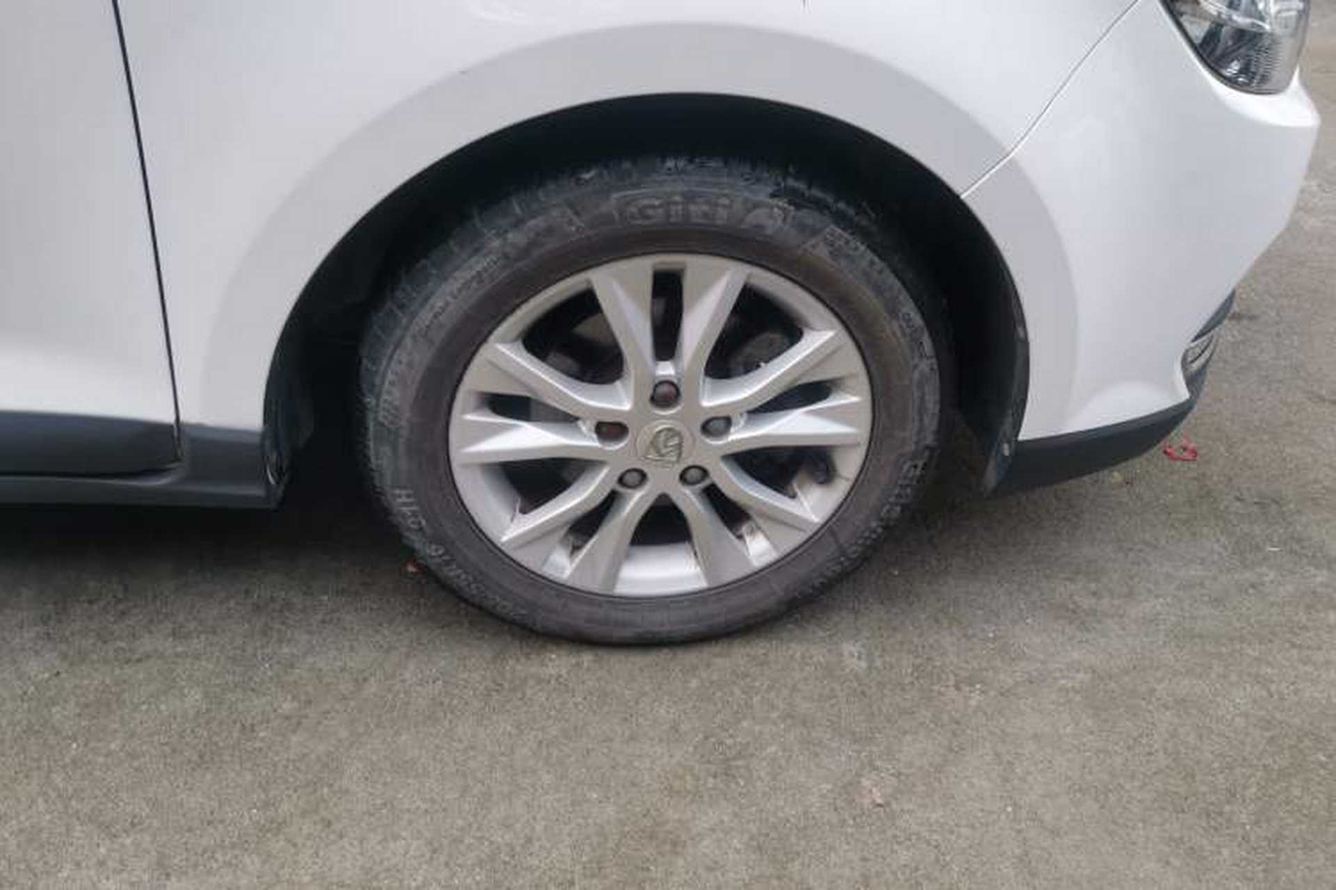 Used Baojun 730 2016 1.8L iAMT Luxury Model 7 Seats Right Front Wheel Hub