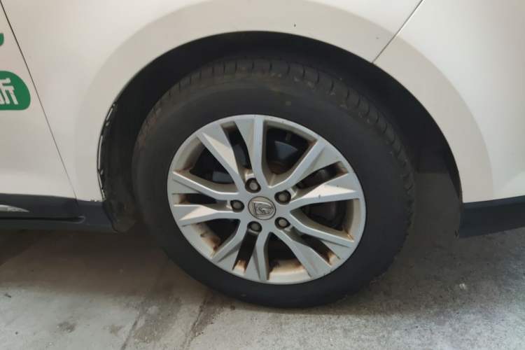 Used Baojun 730 2016 1.5L Manual Comfort Version 7 Seats China V Emission Standard Right Front Wheel Hub