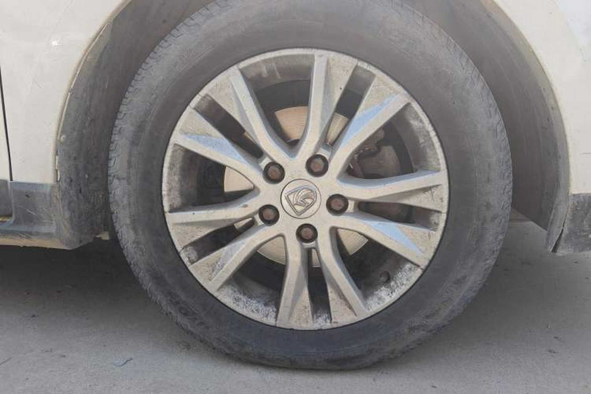 Used Baojun 730 2016 1.5L Manual Comfort Version 7 Seats China V Emission Standard Right Front Wheel Hub