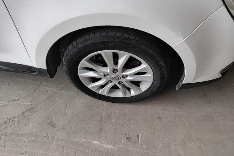 Used Baojun 730 2016 1.5L Manual Comfort Version 7 Seats China V Emission Standard Right Front Wheel Hub