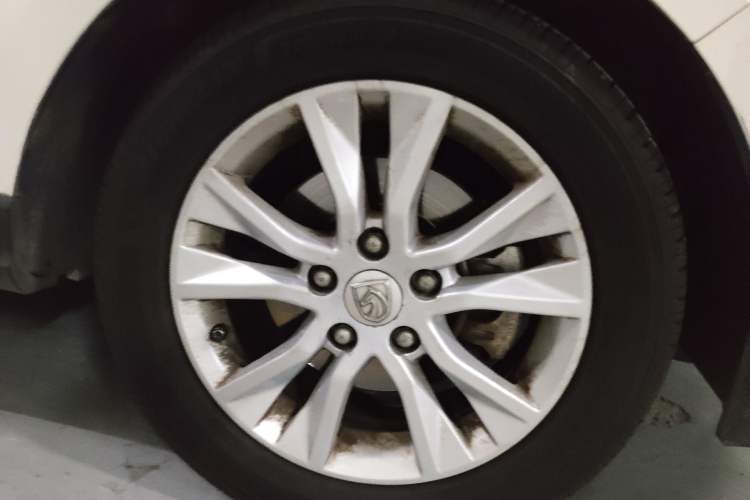 Used Baojun 730 2016 1.5T Manual Comfort Version 7 Seats Right Front Wheel Hub