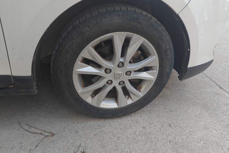 Used Baojun 730 2016 1.5L Manual Luxury Edition 7 Seats Right Front Wheel Hub