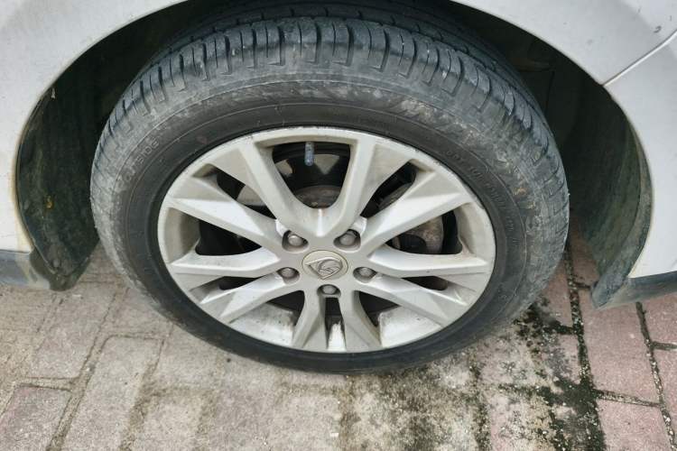 Used Baojun 730 2016 1.5L Manual Comfort Version 7 Seats China V Emission Standard Right Front Wheel Hub