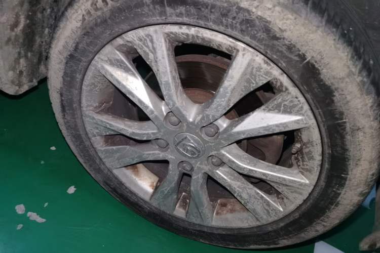 Used Baojun 730 2016 1.5L Manual Comfort Version 7 Seats China V Emission Standard Right Front Wheel Hub