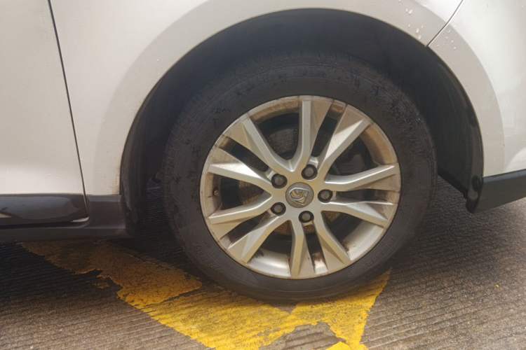 Used Baojun 730 2016 1.5L Manual Comfort Version 7 Seats China V Emission Standard Right Front Wheel Hub