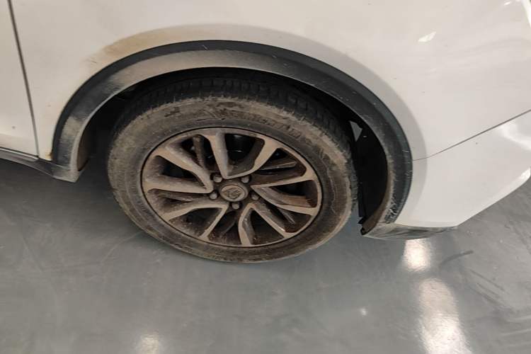 Used Baojun 730 2016 1.5T Manual Luxury Edition 7 Seats Right Front Wheel Hub