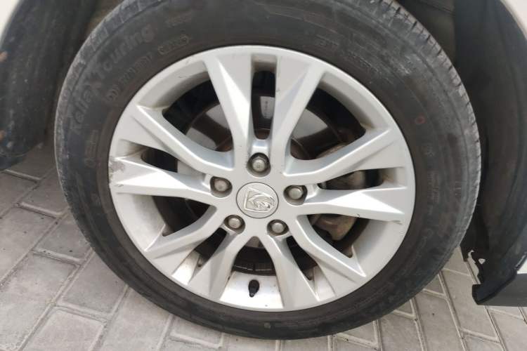 Used Baojun 730 2016 1.5L Manual Comfort Version 7 Seats China V Emission Standard Right Front Wheel Hub