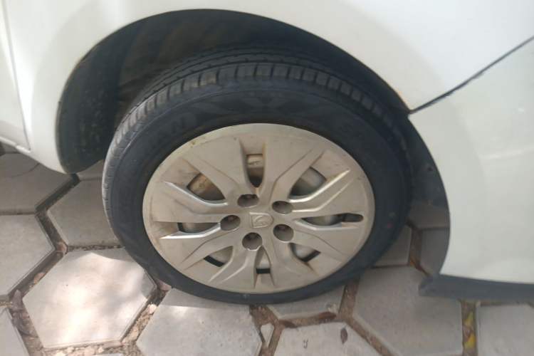 Used Baojun 730 2016 1.5L Manual Value Edition 7 Seats China V Emission Standard Right Front Wheel Hub
