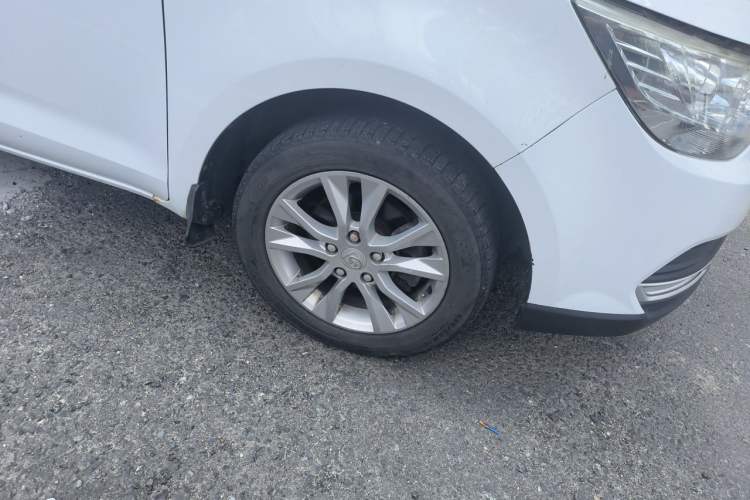 Used Baojun 730 2016 Revised 1.5L Manual Standard Version 7 Seats China V Emission Standard Right Front Wheel Hub