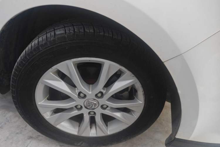 Used Baojun 730 2016 1.5L Manual Comfort Version 7 Seats China V Emission Standard Right Front Wheel Hub