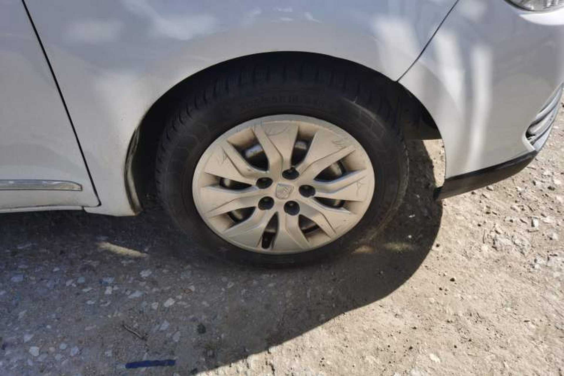 Used Baojun 730 2016 Revised Version 1.5L Manual Standard Model 5 Seats Right Front Wheel Hub