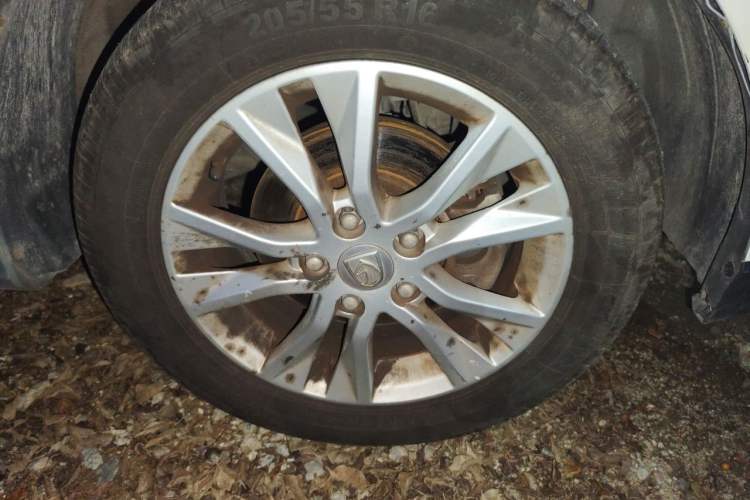 Used Baojun 730 2016 1.8L iAMT Comfort Version 7 Seats Right Front Wheel Hub