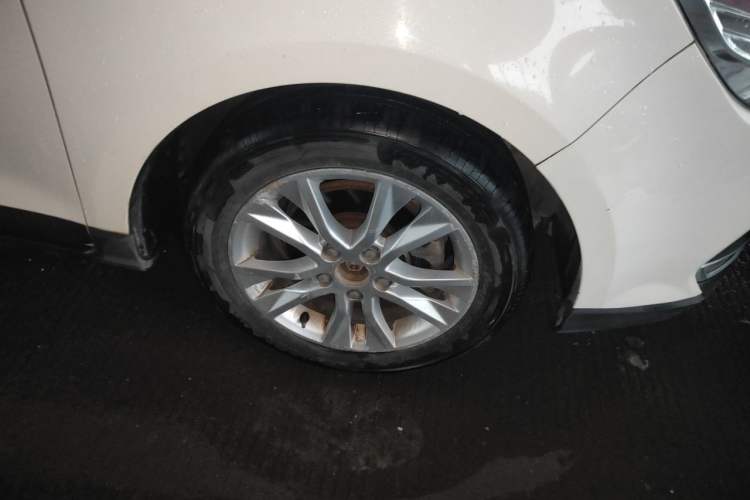Used Baojun 730 2016 1.5L Manual Comfort Version 7 Seats China V Emission Standard Right Front Wheel Hub