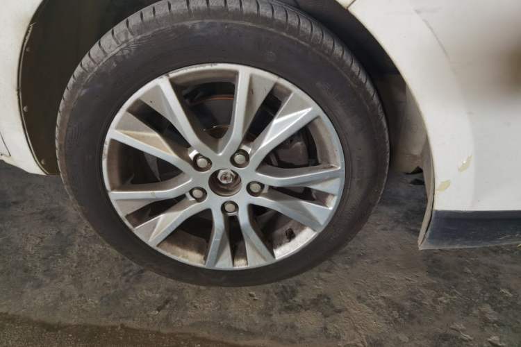 Used Baojun 730 2016 1.5L Manual Value Edition 7 Seats China V Emission Standard Right Front Wheel Hub