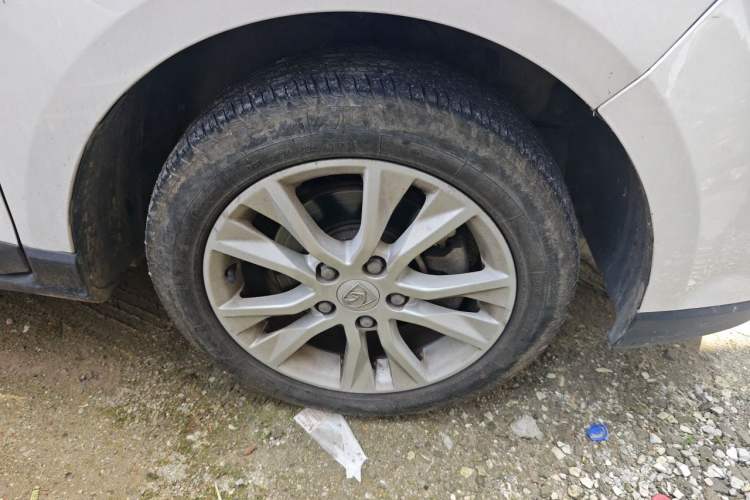 Used Baojun 730 2016 1.5L Manual Comfort Version 7 Seats China V Emission Standard Right Front Wheel Hub