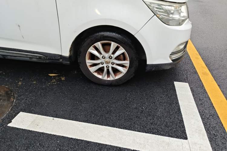 Used Baojun 730 2016 1.5T Manual Comfort Version 7 Seats Right Front Wheel Hub