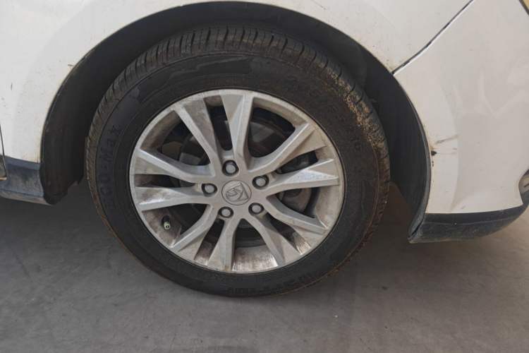 Used Baojun 730 2016 1.5L Manual Comfort Version 7 Seats China V Emission Standard Right Front Wheel Hub