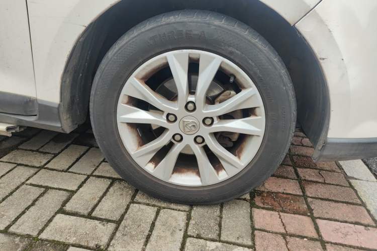 Used Baojun 730 2016 1.8L Manual Luxury Edition 7 Seats Right Front Wheel Hub