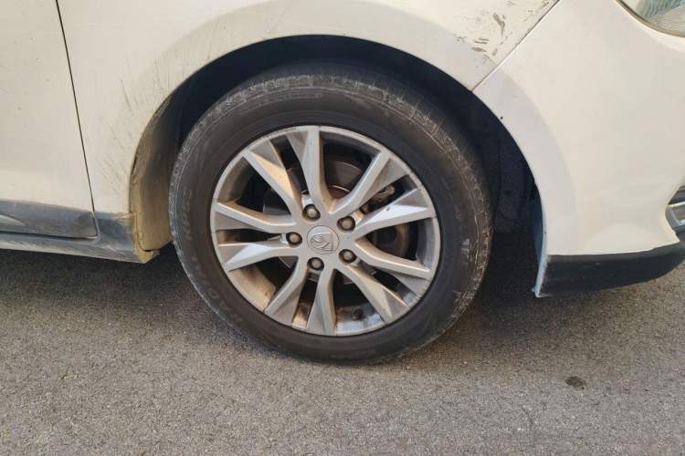 Used Baojun 730 2016 1.5L Manual Comfort Version 7 Seats China V Emission Standard Right Front Wheel Hub