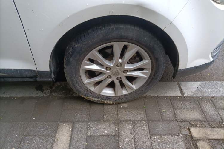 Used Baojun 730 2016 1.8L iAMT Luxury Model 7 Seats Right Front Wheel Hub