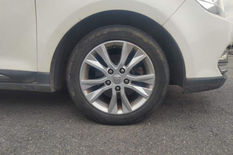 Used Baojun 730 2016 1.5L Manual Comfort Version 7 Seats China V Emission Standard Right Front Wheel Hub