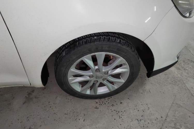 Used Baojun 730 2016 Revised 1.5L Manual Standard Version 7 Seats China V Emission Standard Right Front Wheel Hub