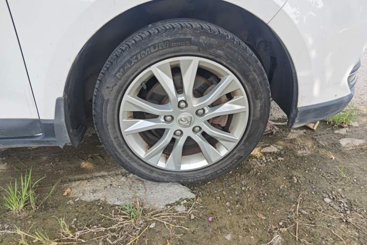 Used Baojun 730 2016 1.5L Manual Comfort Version 7 Seats China V Emission Standard Right Front Wheel Hub