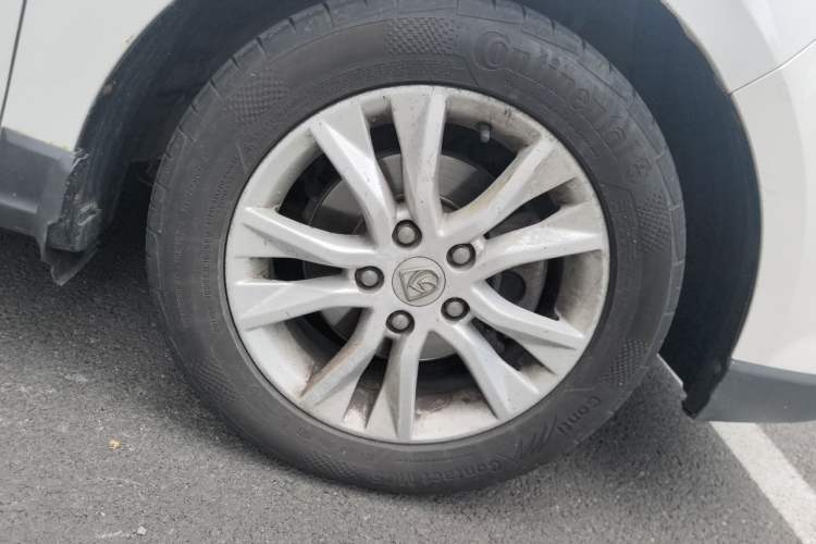 Used Baojun 730 2016 1.5L Manual Comfort Version 7 Seats China V Emission Standard Right Front Wheel Hub