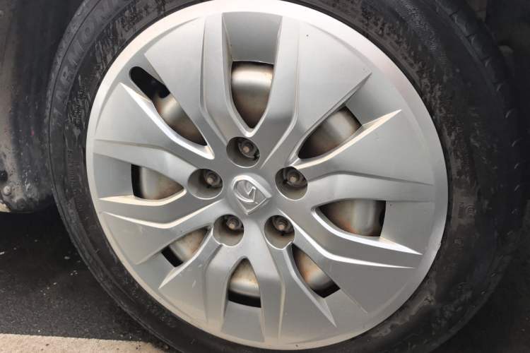Used Baojun 730 2016 1.5L Manual Standard Version 5 Seats Right Front Wheel Hub