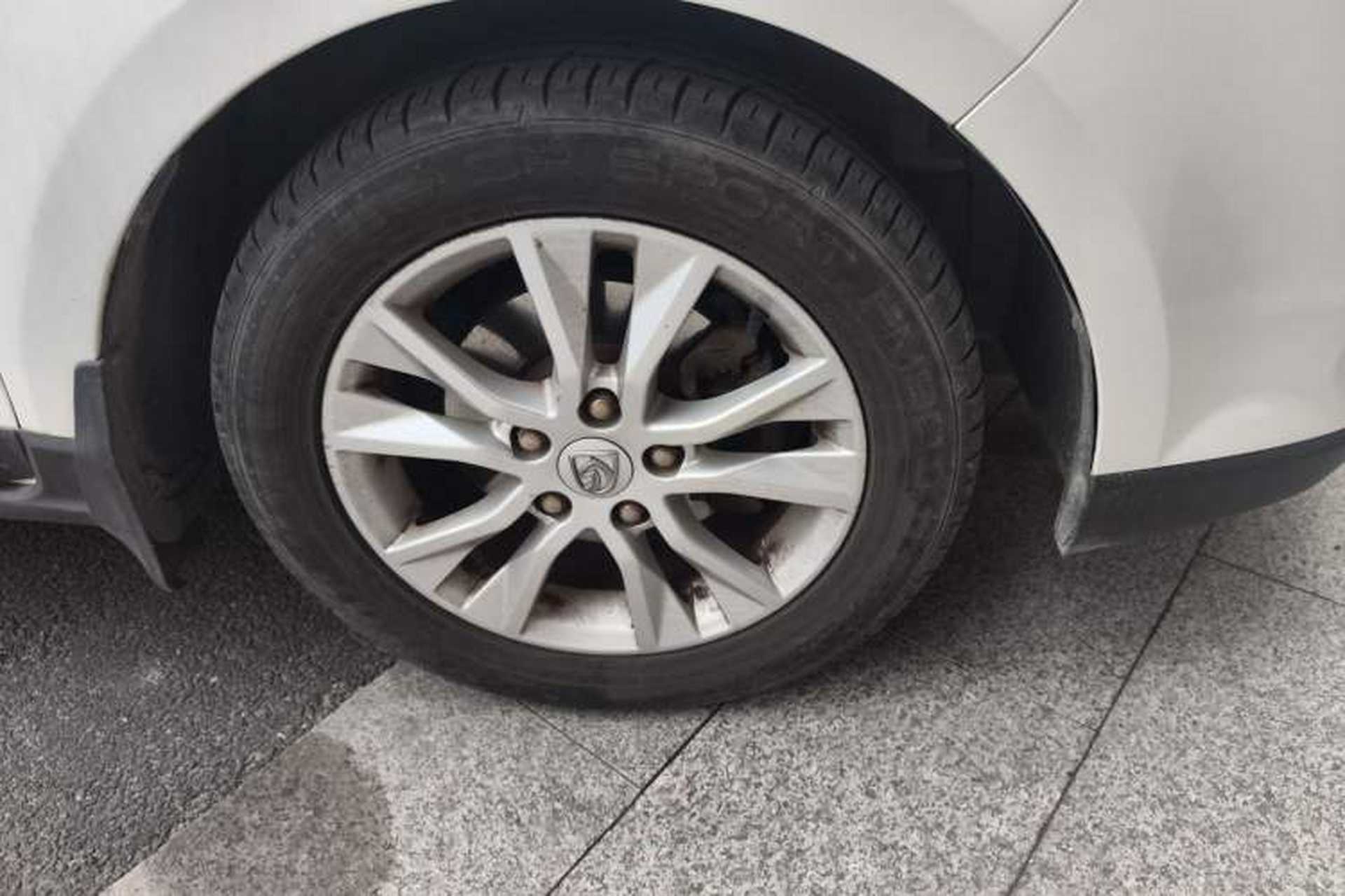 Used Baojun 730 2016 1.5L Manual Comfort Version 7 Seats China V Emission Standard Right Front Wheel Hub
