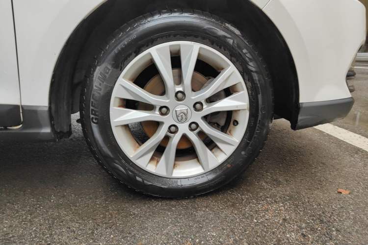 Used Baojun 730 2016 1.5L Manual Comfort Version 7 Seats China V Emission Standard Right Front Wheel Hub