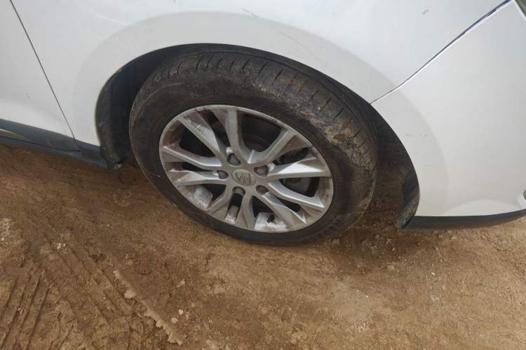Used Baojun 730 2016 1.5L Manual Luxury Edition 7 Seats Right Front Wheel Hub