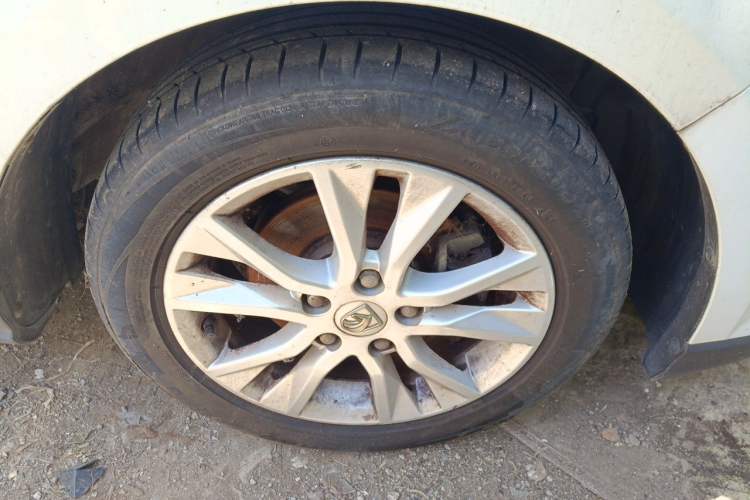 Used Baojun 730 2016 1.5L Manual Comfort Version 7 Seats China V Emission Standard Right Front Wheel Hub