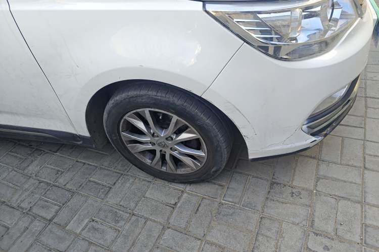 Used Baojun 730 2016 1.8L iAMT Comfort Version 7 Seats Right Front Wheel Hub