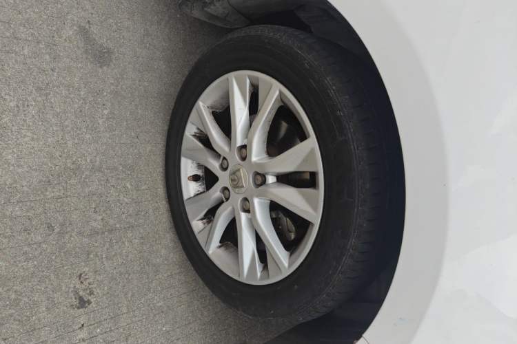 Used Baojun 730 2016 1.5L Manual Luxury Edition 7 Seats Right Front Wheel Hub