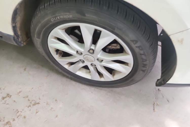Used Baojun 730 2016 1.5T Manual Luxury Edition 7 Seats Right Front Wheel Hub