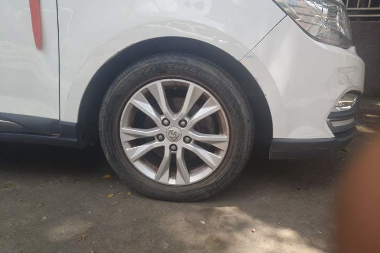 Used Baojun 730 2016 1.5T Manual Comfort Version 7 Seats Right Front Wheel Hub