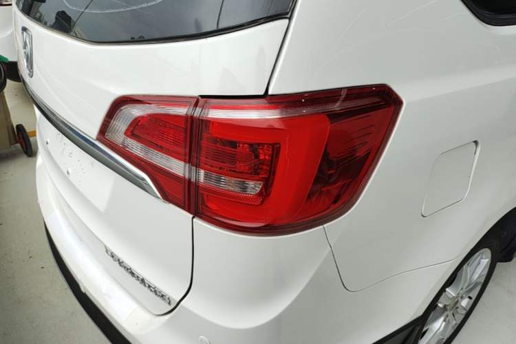 Used Baojun 730 2016 1.5L Manual Comfort Version 7 Seats China V Emission Standard Right Rear Taillight