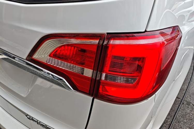 Used Baojun 730 2016 1.8L Manual Luxury Edition 7 Seats Right Rear Taillight