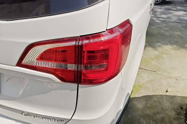 Used Baojun 730 2016 Revised 1.5L Manual Standard Version 7 Seats China V Emission Standard Right Rear Taillight